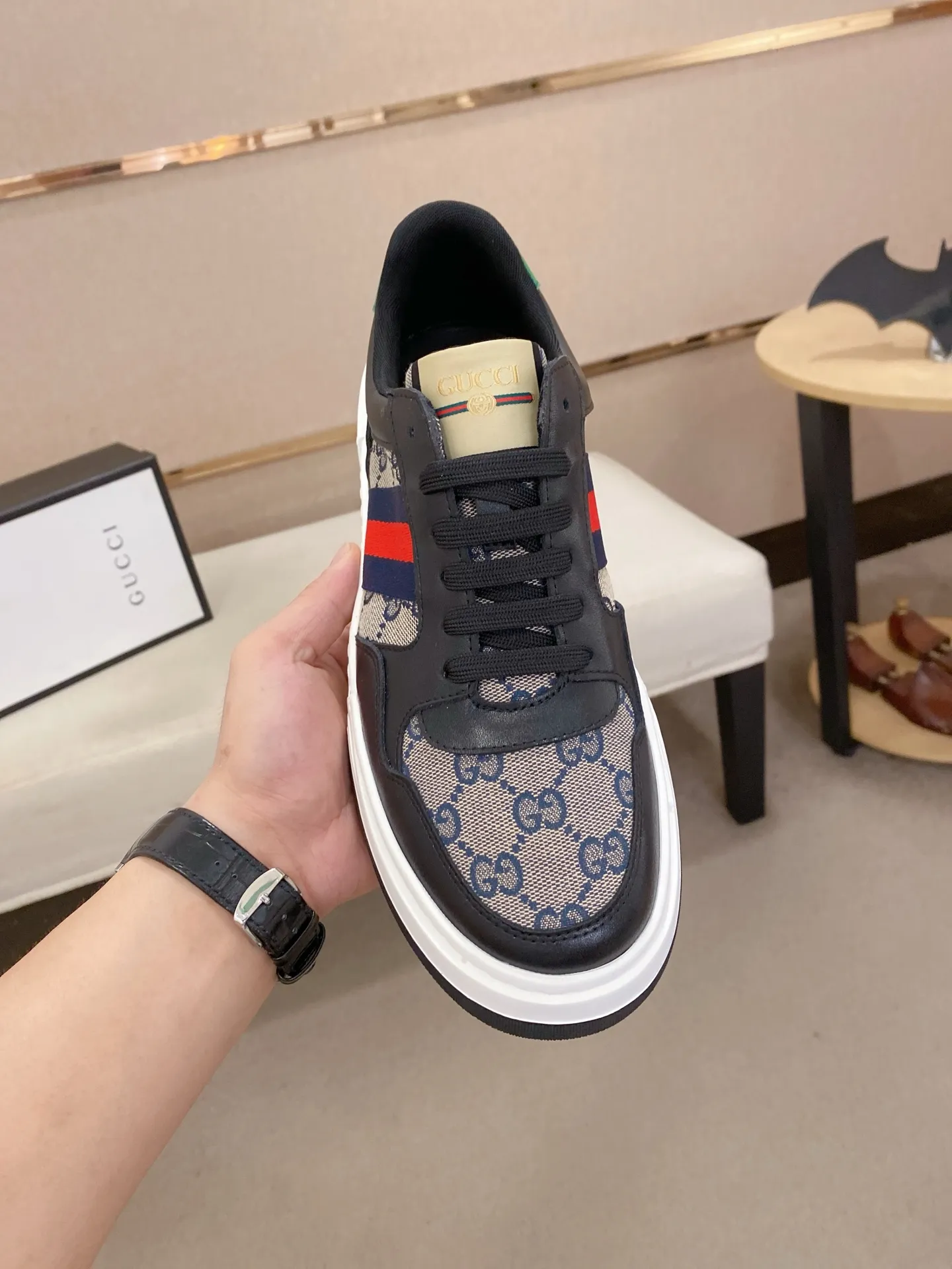 Men's Men's Shoes💰 420💰【Gucci】Gucci men's latest series of casual shoes! The official website is built 1:1. The upper is made of imported high-quality cowhide, and the lining is made of high-quality sheepskin, which is soft and comfortable. Picky selection of materials and exquisite workmanship give you the best enjoyment. Number of yards: 38-44 yards.